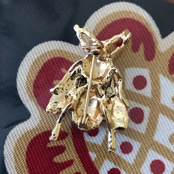 5/$30 bee pins gold - Picture 2 of 5